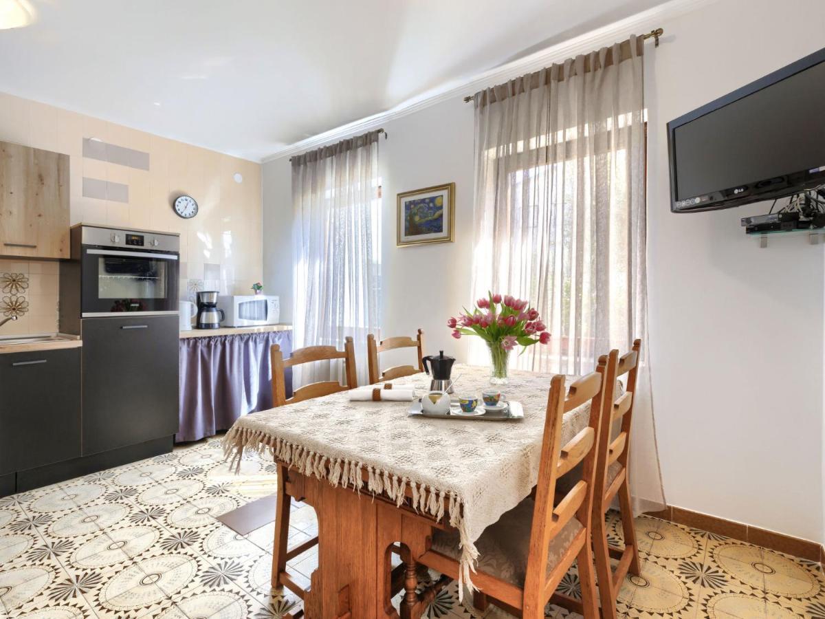 Dana - Uma151 By Interhome * Umag